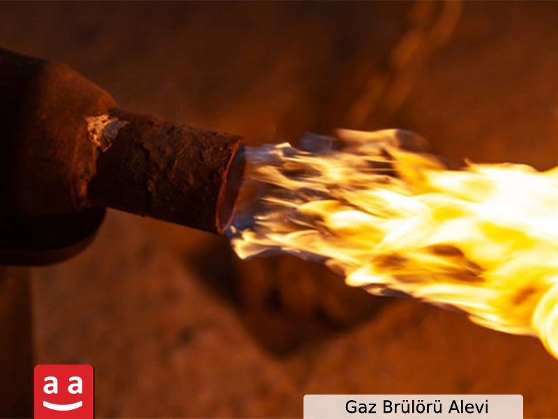 Gaz Brülörü ve Kullanım Alanlarının Kapsamlı İncelemesi 3 Endüstriyel bir gaz brülörünün alevinin yakın çekimi | Raadman