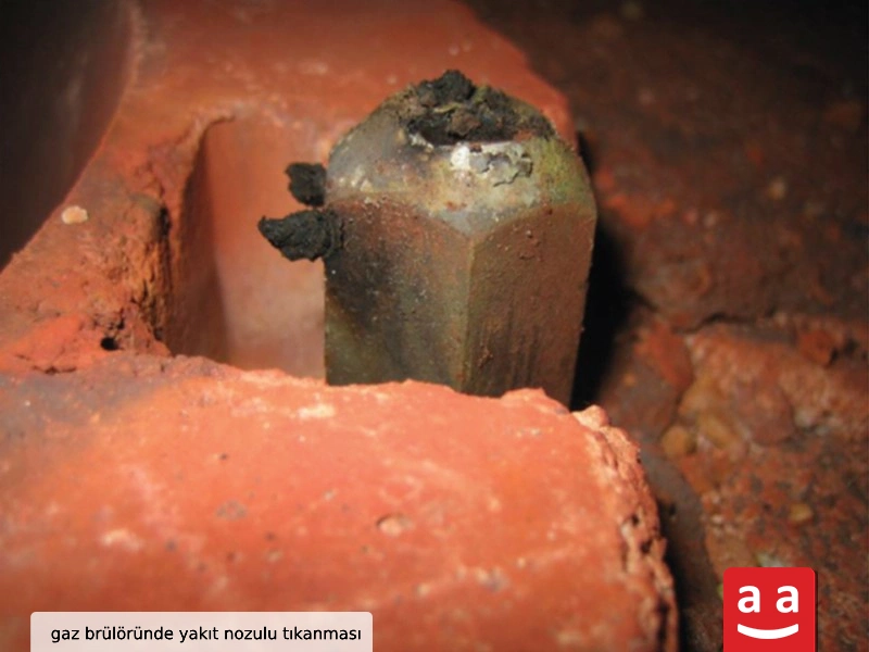 Gaz Brülörü ve Kullanım Alanlarının Kapsamlı İncelemesi 5 Gaz brülörünün yakıt nozulu üzerinde karbon tortuları ve tıkanma | Raadman